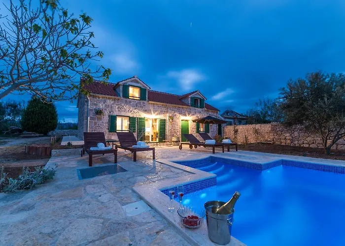 Villa Romantic Mediterranean With Pool Near Sandy By Traveler Tourist Agency Krk Id 2167