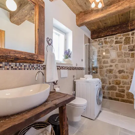 Romantic Mediterranean With Pool Near Sandy By Traveler Tourist Agency Krk Id 2167 Vila *