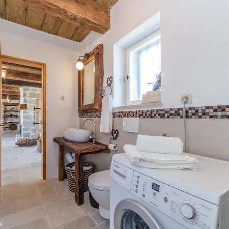 Vila Romantic Mediterranean With Pool Near Sandy By Traveler Tourist Agency Krk Id 2167 Privlaka (Zadar)