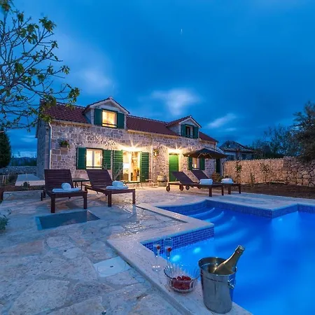 Villa Romantic Mediterranean With Pool Near Sandy By Traveler Tourist Agency Krk Id 2167
