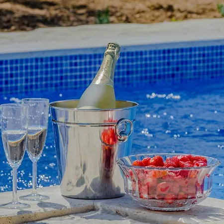 Romantic Mediterranean With Pool Near Sandy By Traveler Tourist Agency Krk Id 2167 Vila